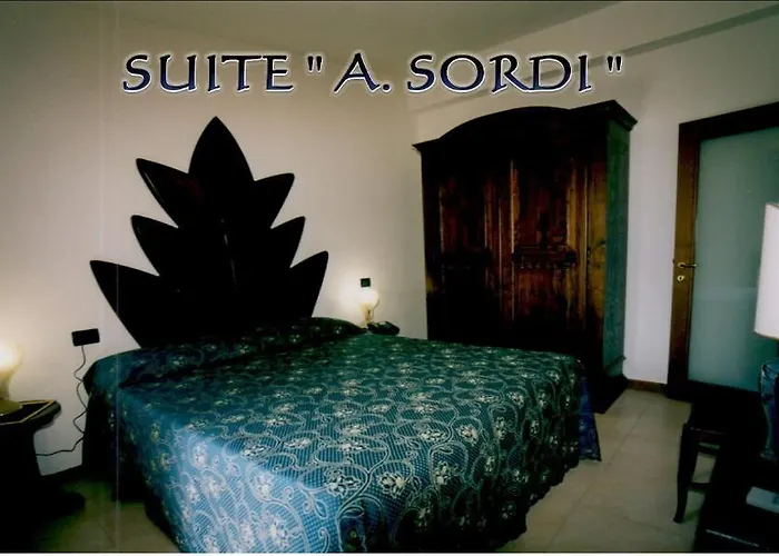 Jfi Hermitage Hotel Asyż